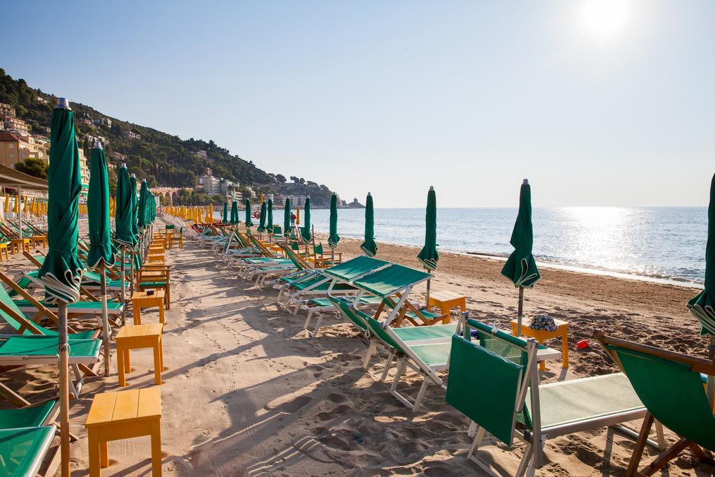 Hotel Beau Sejour Alassio Buitenkant foto