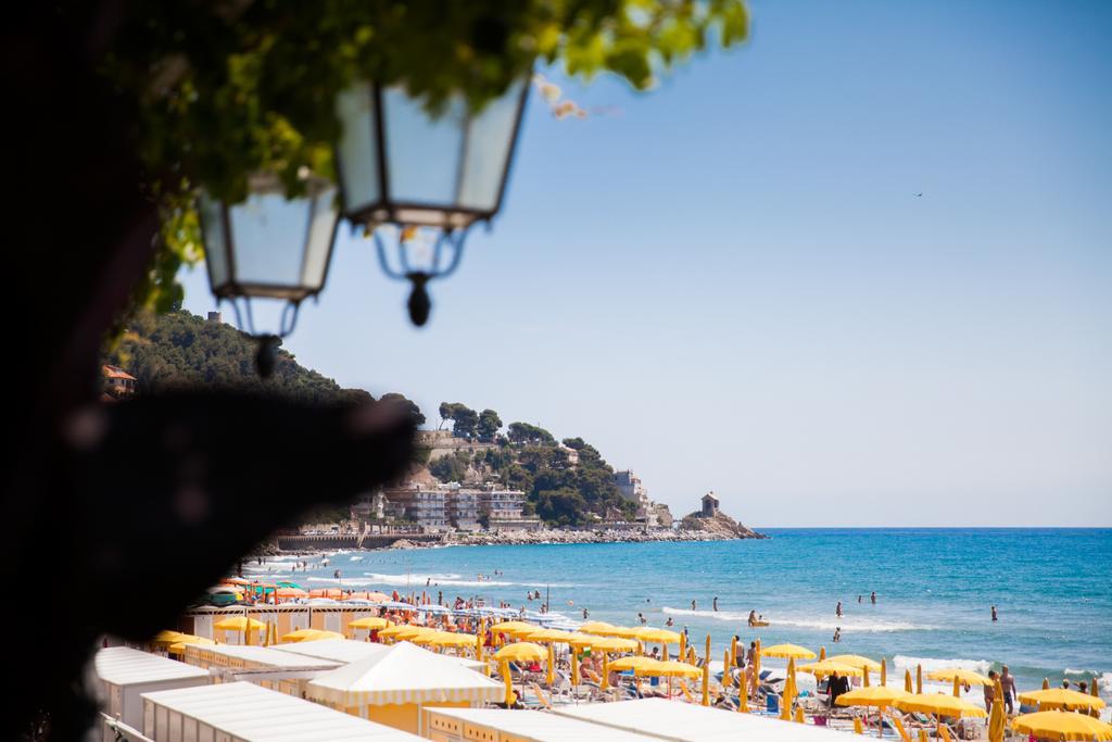 Hotel Beau Sejour Alassio Buitenkant foto