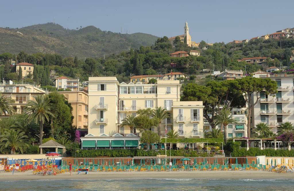 Hotel Beau Sejour Alassio Buitenkant foto
